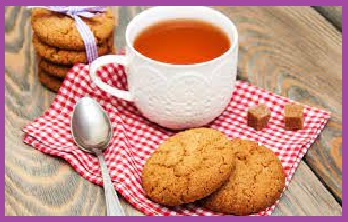 obrazek przedstawia herbatę i ciasteczka