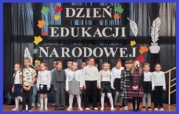 uczniowie podczas uroczystości
