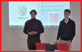 prowadzący spotkanie