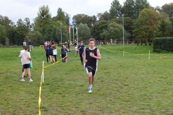 43 Słupska Olimpiada Młodzieży szkół podstawowych i szkół ponadpodstawowych w drużynowych biegach przełajowych dziewcząt i chłopców