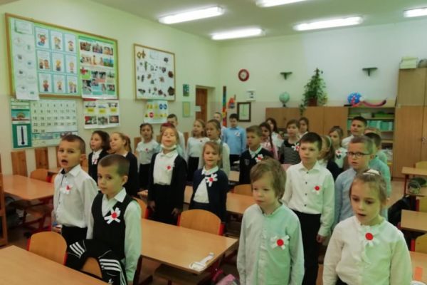Szkola do hymnu