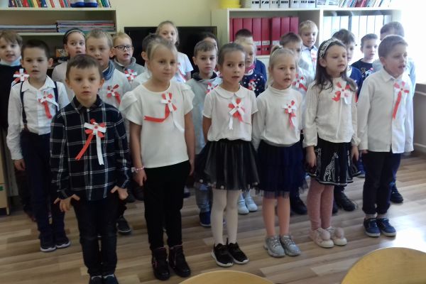 Szkola do hymnu