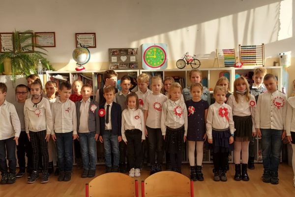 Szkola do hymnu