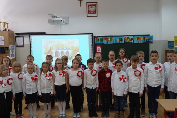 Szkola do hymnu