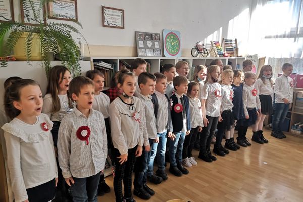 Szkola do hymnu