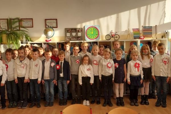 Szkola do hymnu