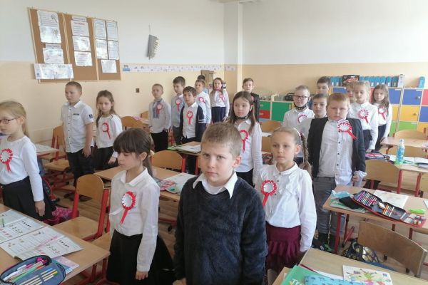 Szkola do hymnu