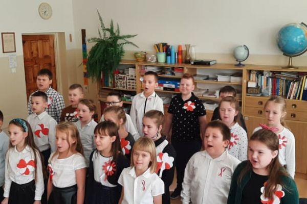Szkola do hymnu