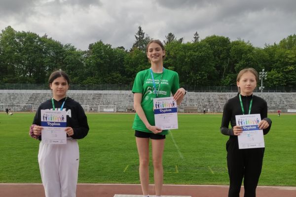 czwartki-la-0149C80DAA6-A2A9-A5DD-E8A2-1D8F53685A8E.jpg