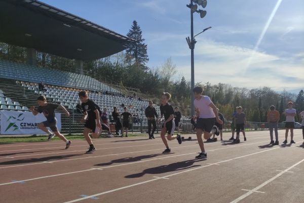czwartki-la-0327C13E4ED-1D7B-9E10-6CBF-E22CE6D06A35.jpg