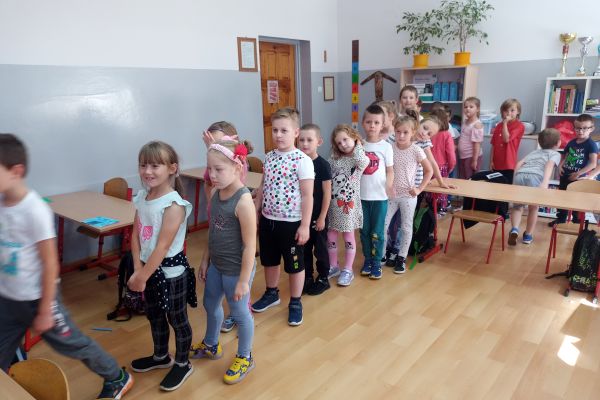 Spotkanie z policjantami w klasach 1