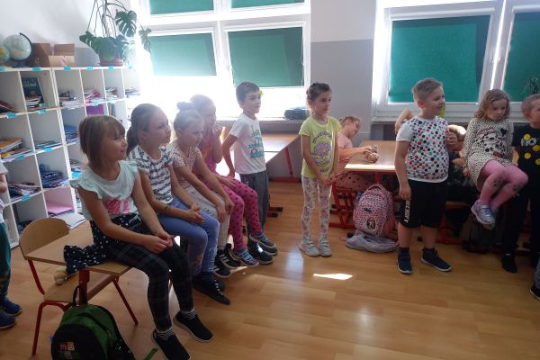 Spotkanie z policjantami w klasach 1